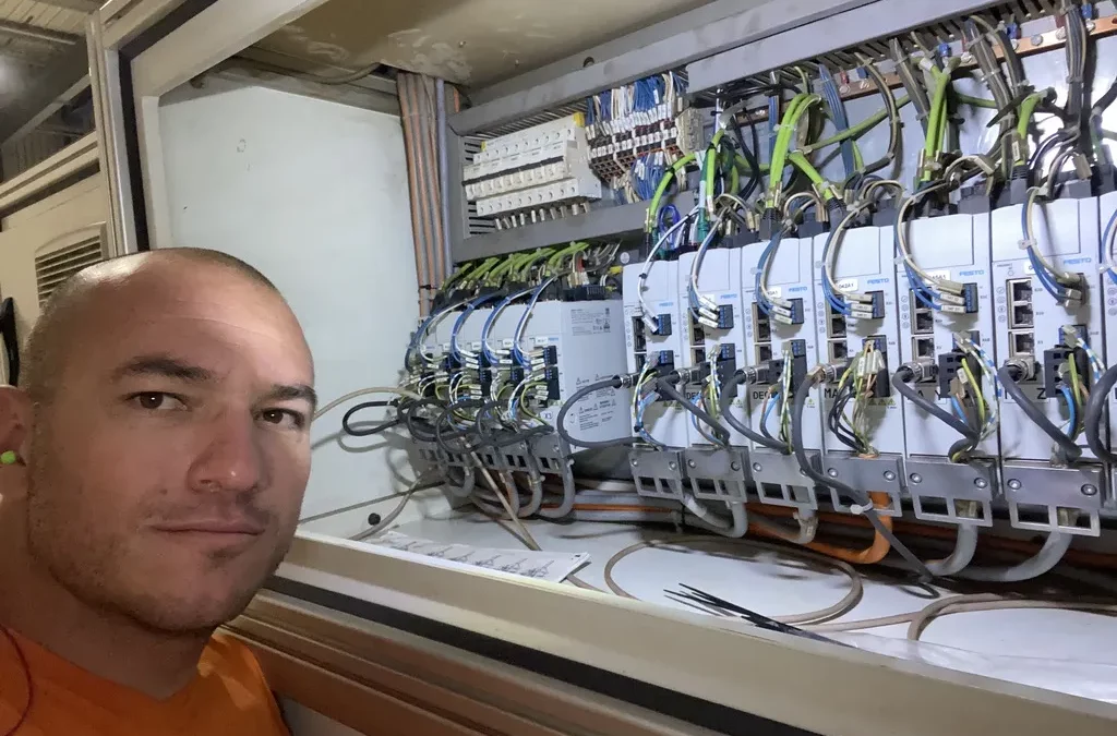 Mise en conformité électrique après passage en tarif jaune : intervention sur deux sites